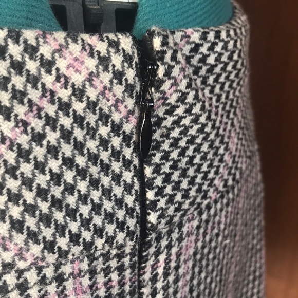 Express black, white and pink houndstooth skirt - Picture 4 of 9
